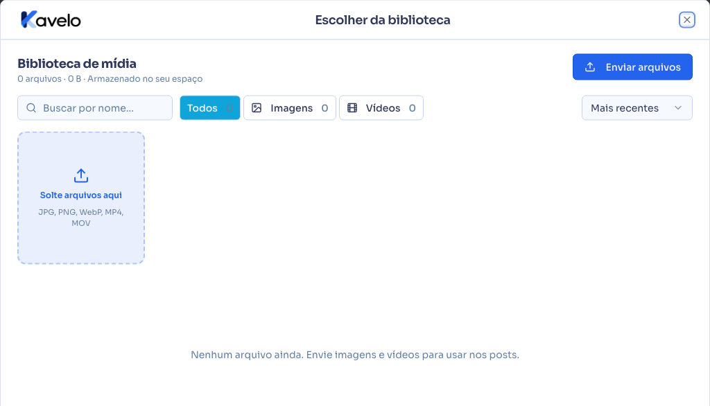 Biblioteca de mídia aberta pelo Escolher da biblioteca, com Enviar arquivos, busca e filtros de imagens e vídeos